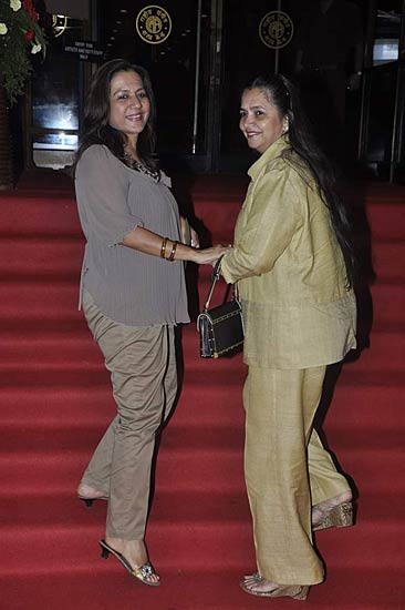 'ताज एक्‍सप्रेस' के मंचन पर सितारे  | बिना मेकअप अभिनेत्रियां