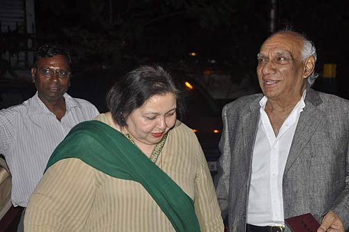 'ताज एक्‍सप्रेस' के मंचन पर सितारे  | बिना मेकअप अभिनेत्रियां