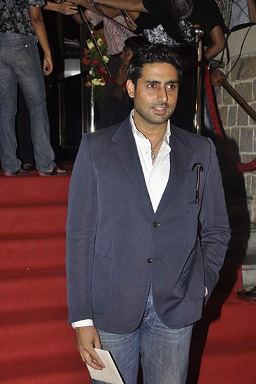 'ताज एक्‍सप्रेस' के मंचन पर सितारे  | बिना मेकअप अभिनेत्रियां