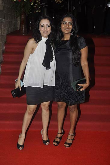 'ताज एक्‍सप्रेस' के मंचन पर सितारे  | बिना मेकअप अभिनेत्रियां