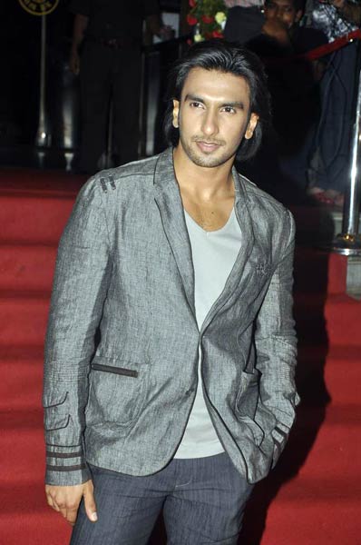 'ताज एक्‍सप्रेस' के मंचन पर सितारे  | बिना मेकअप अभिनेत्रियां