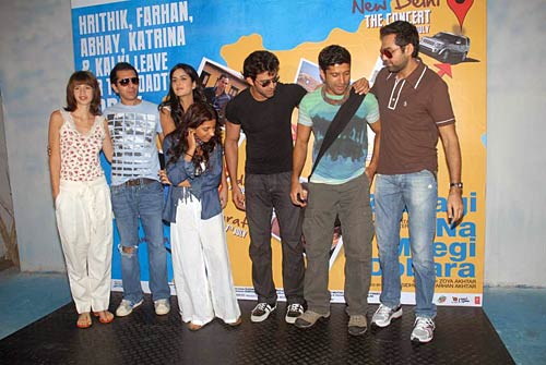 रोड शो पर ‘जिंदगी ना मिलेगी...’ की टीम । 'कैट-फरहान-अभय'