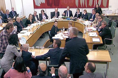 19 जुलाई 2011: तस्‍वीरों में दिनभर की बड़ी खबरें  | पढ़ें