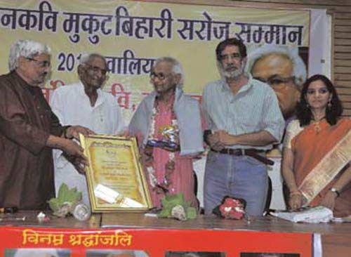 देखें: बीते सप्‍ताह बॉलीवुड की हलचल । 'पेटा' में सुंदरियां