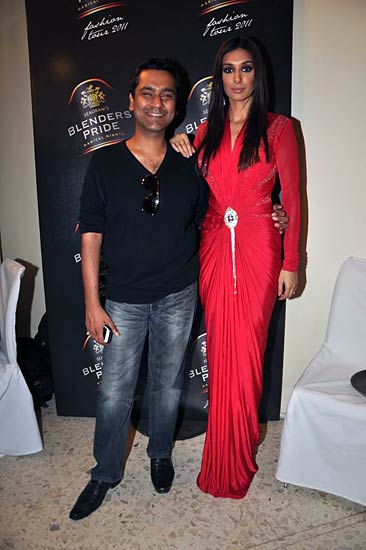 फैशन शो में सितारों ने बिखेरी चमक  | देखो-देखो... ये है जलवा