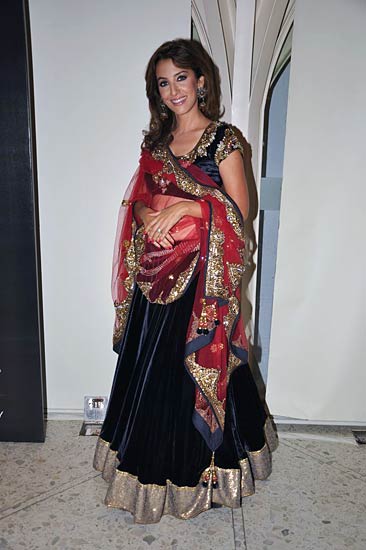 फैशन शो में सितारों ने बिखेरी चमक  | देखो-देखो... ये है जलवा