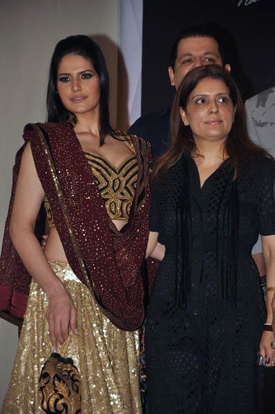 फैशन शो में सितारों ने बिखेरी चमक  | देखो-देखो... ये है जलवा