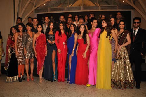 फैशन शो में सितारों ने बिखेरी चमक  | देखो-देखो... ये है जलवा