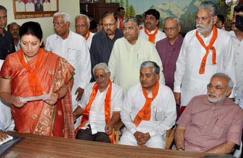 11 जुलाई 2011: तस्‍वीरों में देखें दिनभर की बड़ी खबरें । पढ़ें