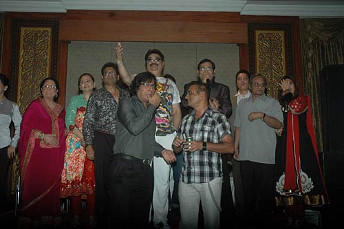 गायक सुदेश भोंसले की जन्‍मदिन पार्टी । आईफा में सितारे