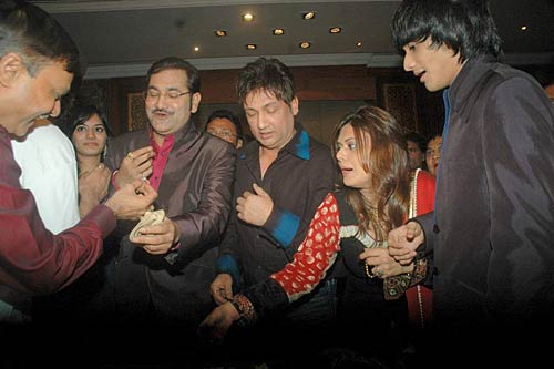 गायक सुदेश भोंसले की जन्‍मदिन पार्टी । आईफा में सितारे