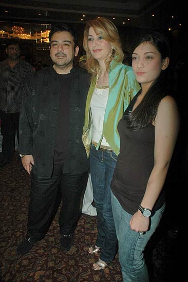 गायक सुदेश भोंसले की जन्‍मदिन पार्टी । आईफा में सितारे