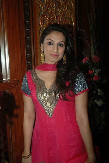 गायक सुदेश भोंसले की जन्‍मदिन पार्टी । आईफा में सितारे