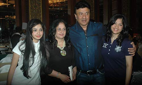 गायक सुदेश भोंसले की जन्‍मदिन पार्टी । आईफा में सितारे