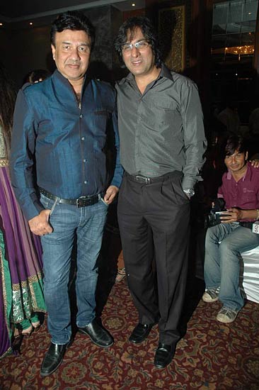 गायक सुदेश भोंसले की जन्‍मदिन पार्टी । आईफा में सितारे