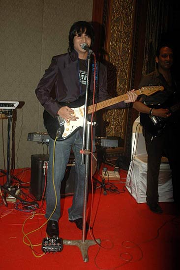 गायक सुदेश भोंसले की जन्‍मदिन पार्टी । आईफा में सितारे