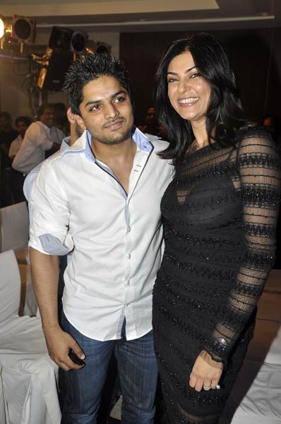 मिस यूनिवर्स की तैयारी करा रहीं सुष्मिता सेन