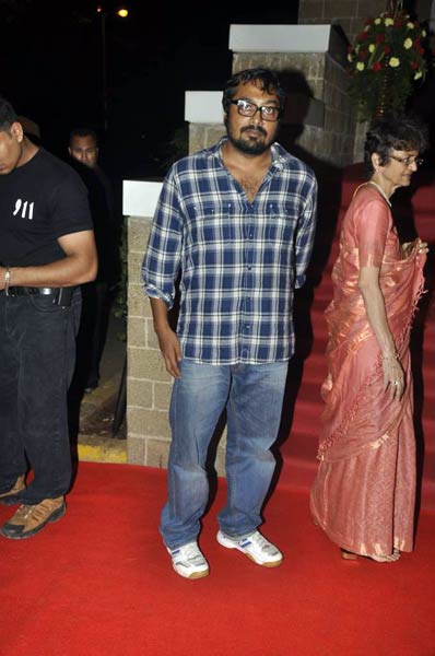 'ताज एक्‍सप्रेस' के मंचन पर सितारे  | बिना मेकअप अभिनेत्रियां