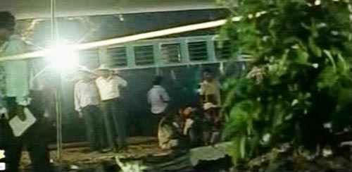 मालदा में बैंगलोर-गुवाहाटी ट्रेन दुर्घटना की पहली तस्वीरें