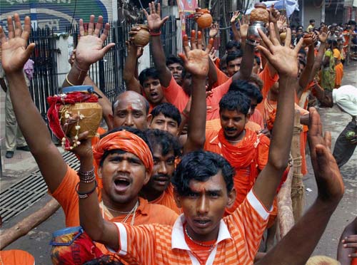 25 जुलाई 2011: तस्‍वीरों में देखें दिनभर की बड़ी खबरें  | पढ़ें