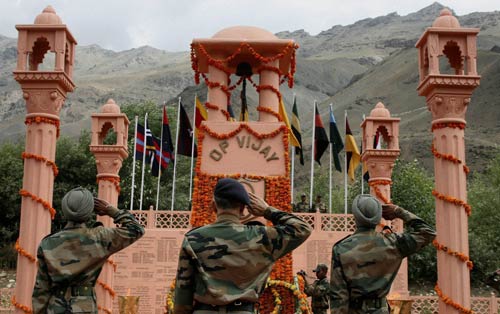 26 जुलाई 2011: तस्‍वीरों में देखें दिनभर की बड़ी खबरें | पढ़ें