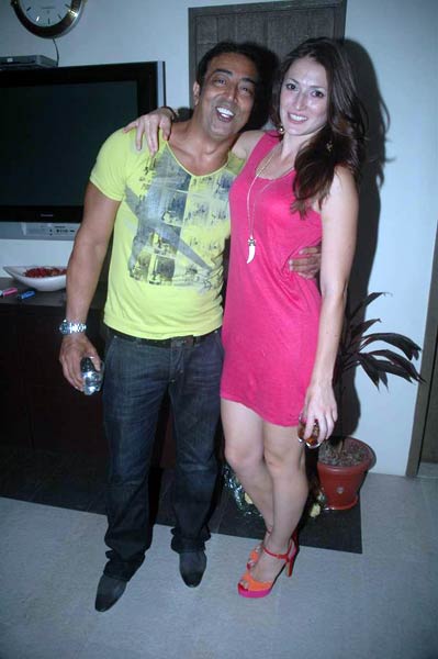 राहुल-डिम्‍पी की पार्टी में धमाल । मान्यता की पार्टी