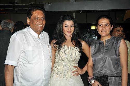 'आरक्षण' के प्रीमियर की तस्वीरें | दीपिका के जलवे