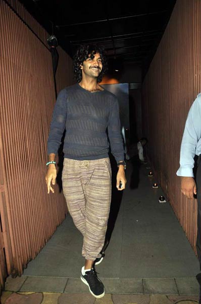 लाल परियों से रोशन अभिषेक का बर्थडे | बॉलीवुड की परियां