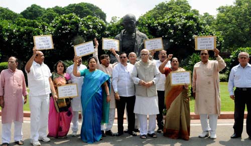 30 अगस्‍त 2011: तस्‍वीरों में देखें दिनभर की बड़ी खबरें  | पढ़ें