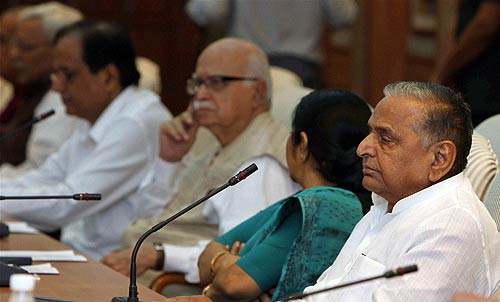 सर्वदलीय बैठक में जनलोकपाल पर नहीं बनी सहमति