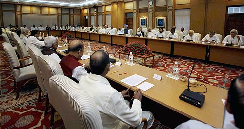 सर्वदलीय बैठक में जनलोकपाल पर नहीं बनी सहमति