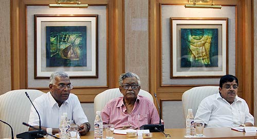 सर्वदलीय बैठक में जनलोकपाल पर नहीं बनी सहमति