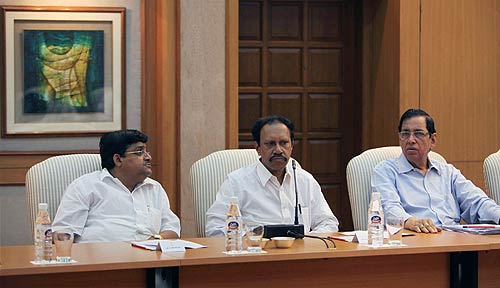 सर्वदलीय बैठक में जनलोकपाल पर नहीं बनी सहमति