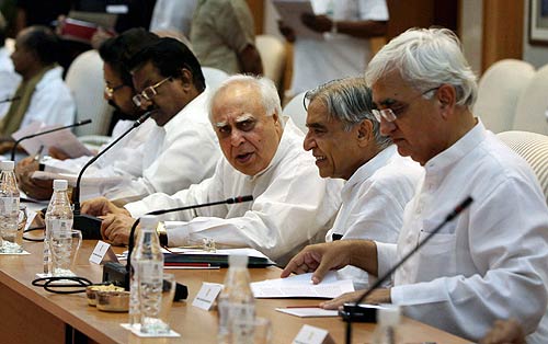 सर्वदलीय बैठक में जनलोकपाल पर नहीं बनी सहमति
