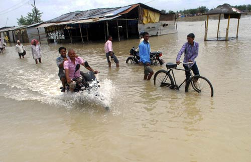 07 अगस्त 2011: तस्वीरों में देखें दिनभर की बड़ी खबरें | पढ़ें