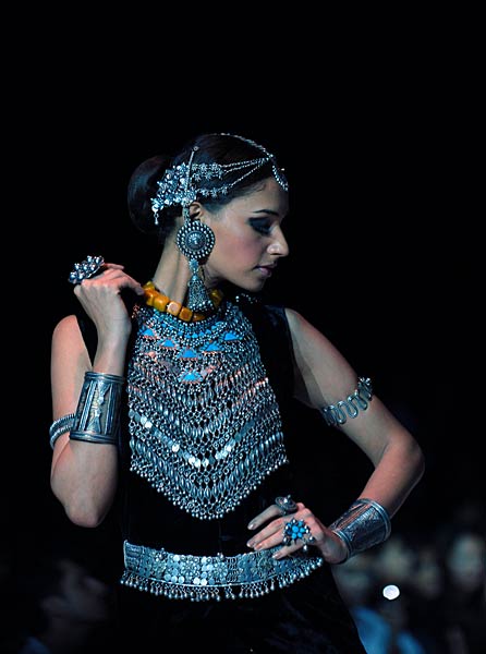 सितारों से गुलजार हुआ ज्‍वेलरी वीक...| स्विमसूट परियां