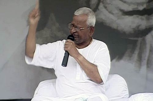 अन्‍ना की हुंकार, लोगों को मिले सही आजादी