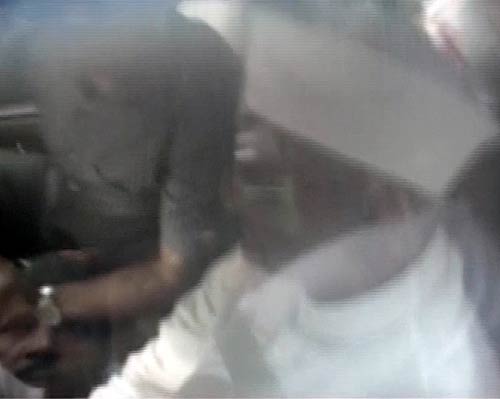 देखें कैसे गिरफ्तार हुए अन्‍ना हजारे | सड़कों पर समर्थक