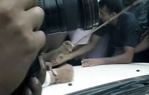 देखें कैसे गिरफ्तार हुए अन्‍ना हजारे | सड़कों पर समर्थक