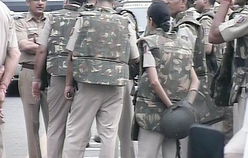 देखें कैसे गिरफ्तार हुए अन्‍ना हजारे | सड़कों पर समर्थक