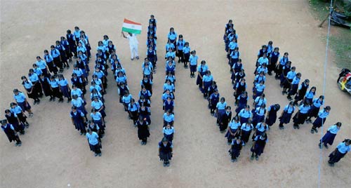 अन्ना के समर्थन में सड़क पर जनता | अन्‍ना हुए गिरफ्तार