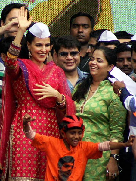 अन्‍ना लहर में झूम रहा भारत... | मैं भी अन्‍ना, तू भी अन्‍ना