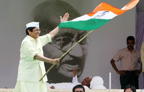 दिल में अन्ना, हर हाथ में तिरंगा | उमड़ा जनसैलाब