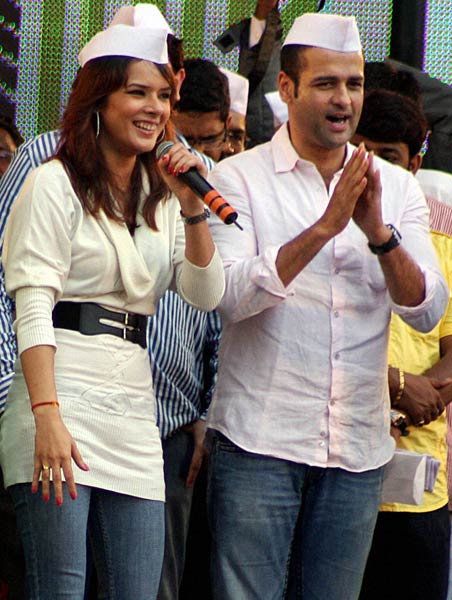 अन्‍ना लहर में झूम रहा भारत... | मैं भी अन्‍ना, तू भी अन्‍ना