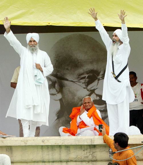 अन्‍ना लहर में झूम रहा भारत... | मैं भी अन्‍ना, तू भी अन्‍ना