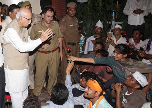 अन्‍ना लहर में झूम रहा भारत... | मैं भी अन्‍ना, तू भी अन्‍ना