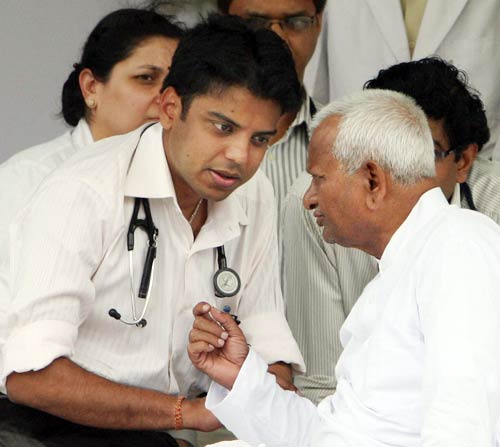 अन्‍ना लहर में झूम रहा भारत... | मैं भी अन्‍ना, तू भी अन्‍ना