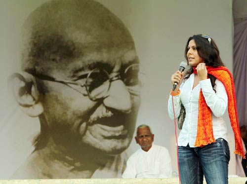 अन्‍ना लहर में झूम रहा भारत... | मैं भी अन्‍ना, तू भी अन्‍ना