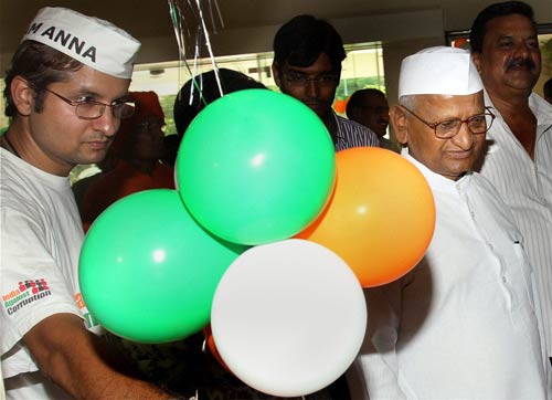 देखिए अन्‍ना के खत से क्‍यों तिलमिलाई कांग्रेस...