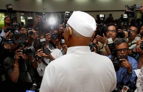 देखिए अन्‍ना के खत से क्‍यों तिलमिलाई कांग्रेस...